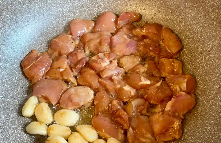 蒜頭炒雞肉食譜