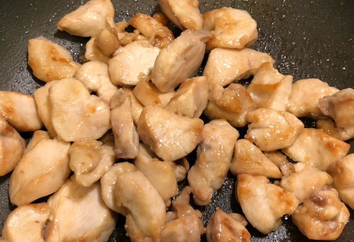 蒜頭炒雞肉做法