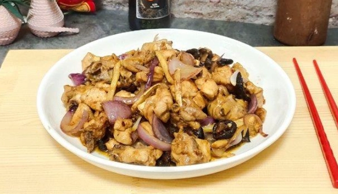 家常洋蔥炒雞肉料理