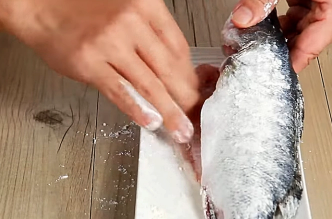 如何煎魚不破皮